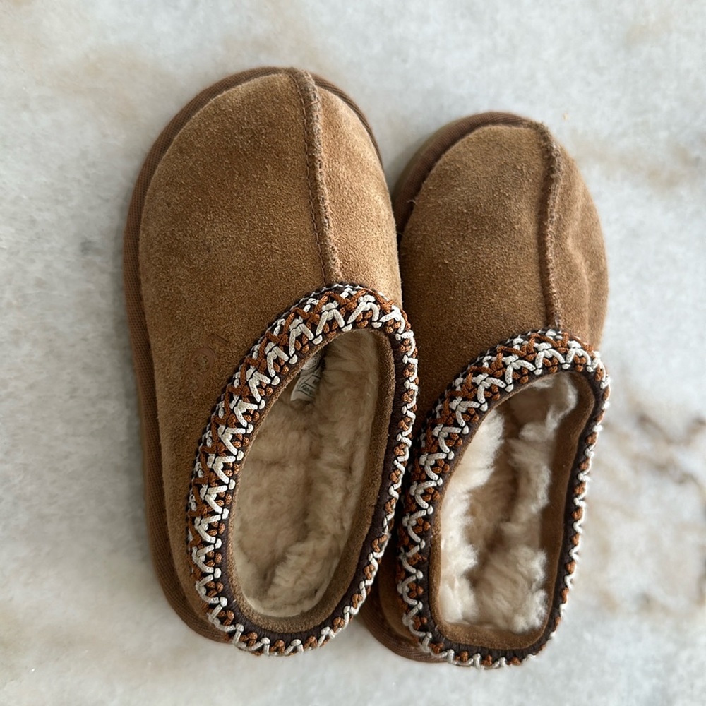 Ugg slides